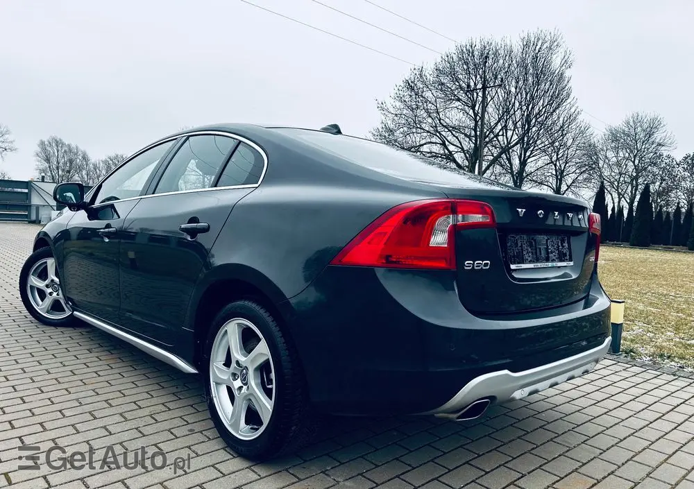 VOLVO S60 2.0T Momentum
