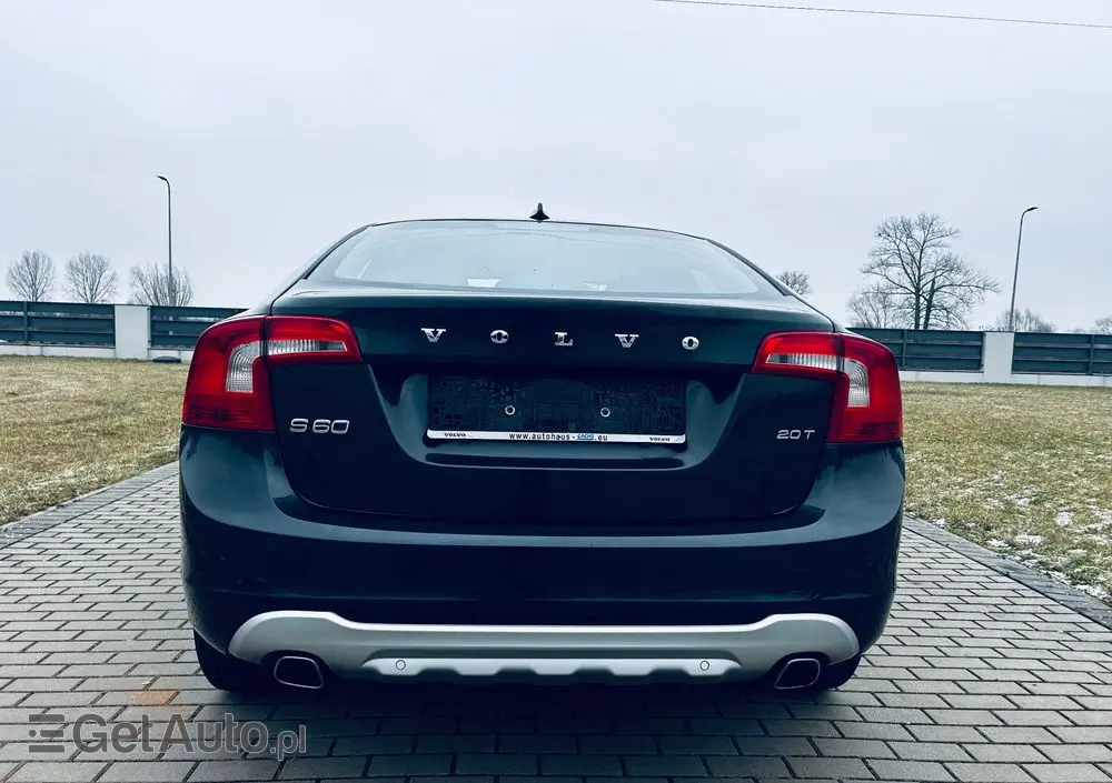 VOLVO S60 2.0T Momentum