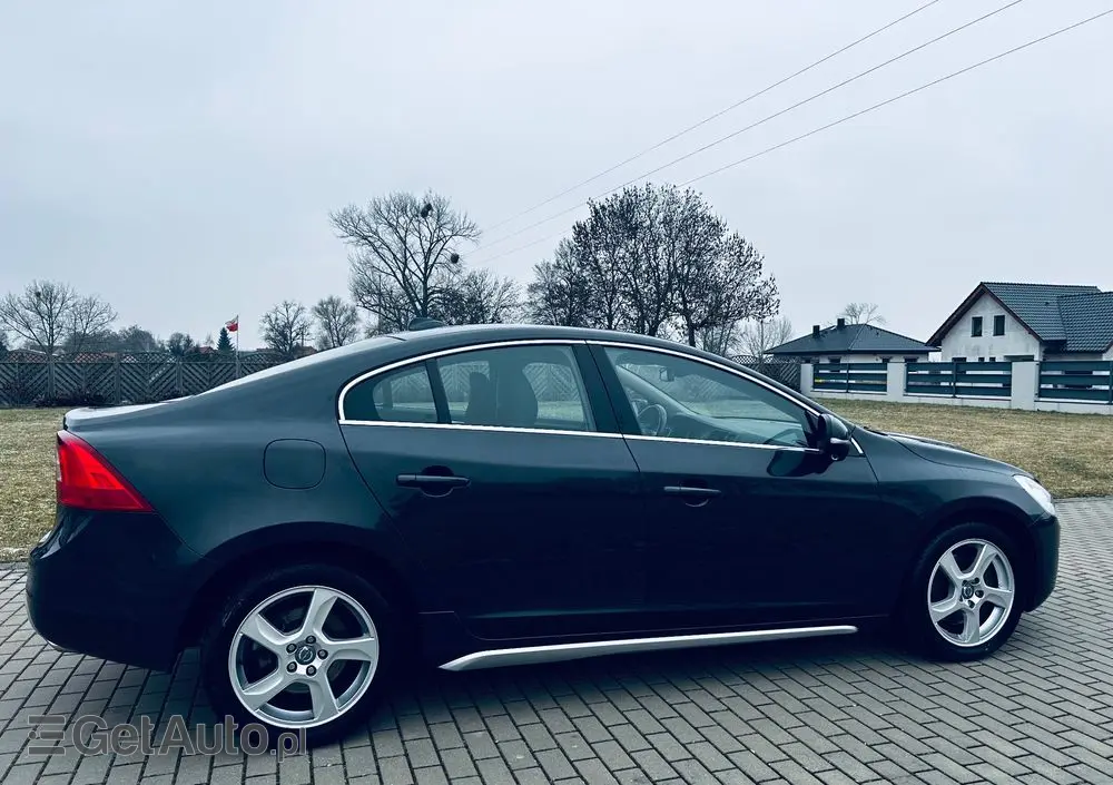 VOLVO S60 2.0T Momentum