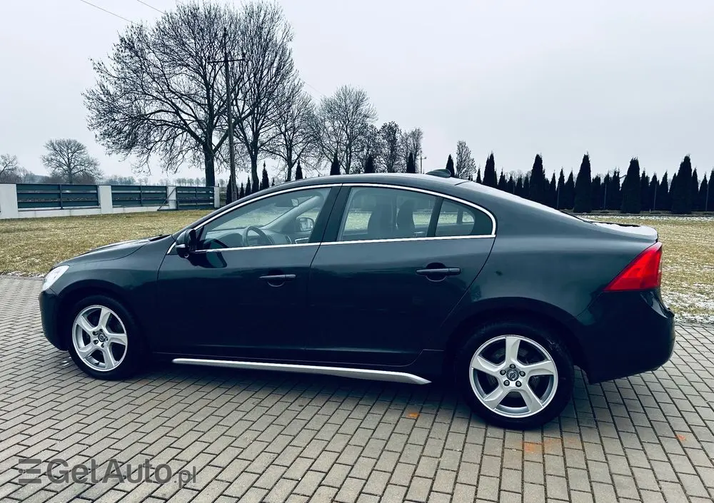 VOLVO S60 2.0T Momentum