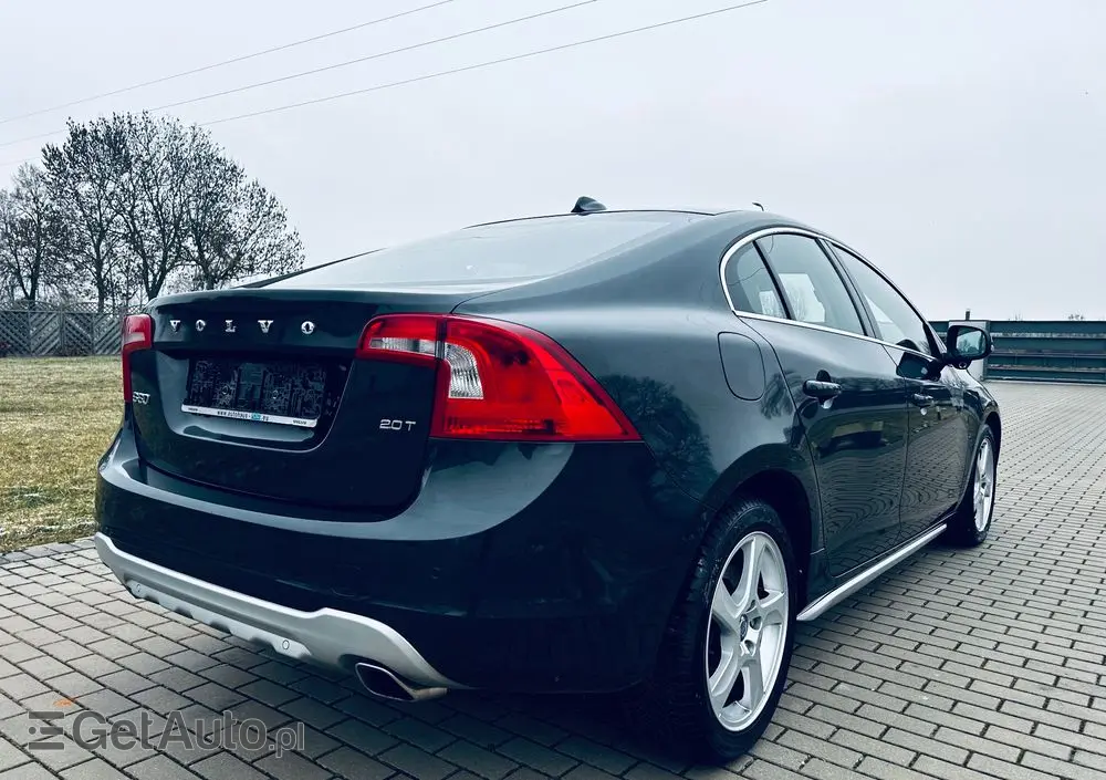 VOLVO S60 2.0T Momentum