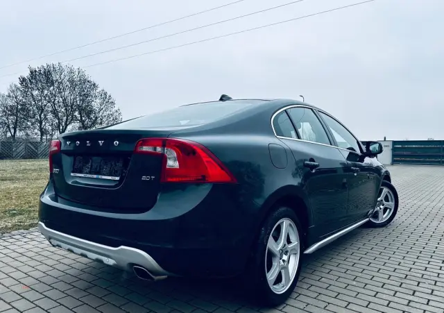 VOLVO S60 2.0T Momentum