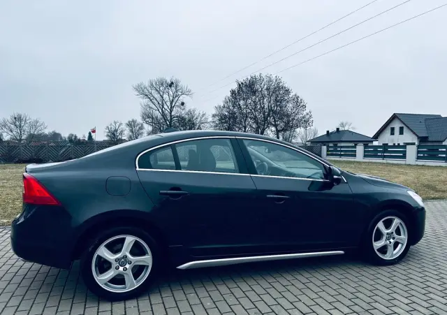 VOLVO S60 2.0T Momentum