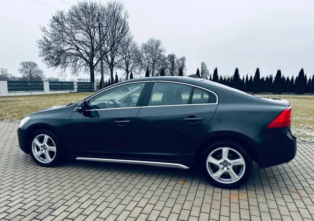 VOLVO S60 2.0T Momentum