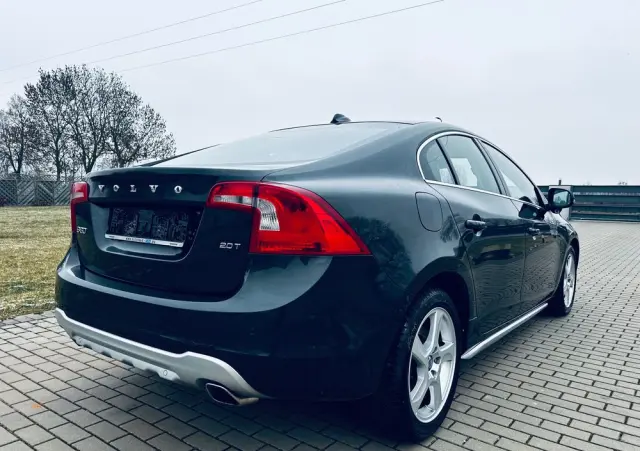VOLVO S60 2.0T Momentum