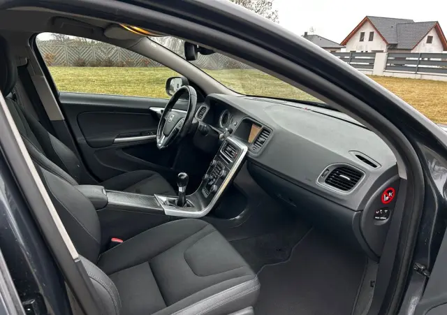 VOLVO S60 2.0T Momentum