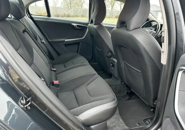 VOLVO S60 2.0T Momentum