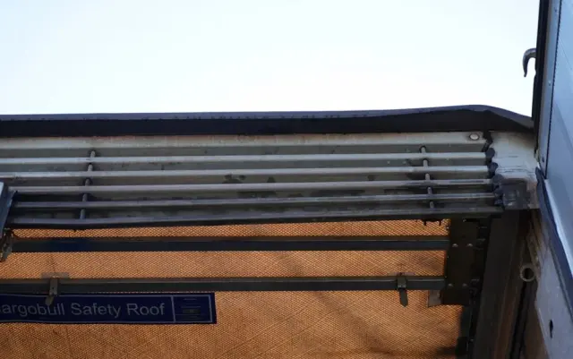 SCHMITZ CARGOBULL FIRANKA / MEGA  / RSAB POMPOWANY DACH/  LOWDECK / DACH PODNOSZONY 