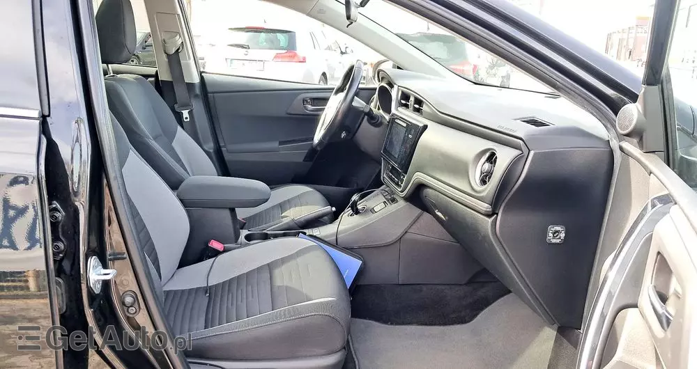 TOYOTA Auris 1.8 VVT-i Hybrid Automatik Executive