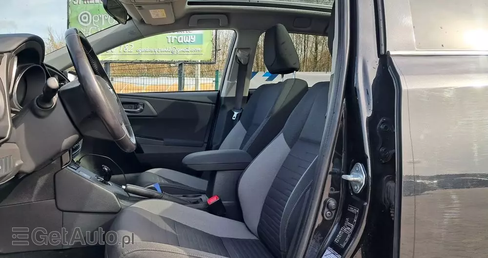 TOYOTA Auris 1.8 VVT-i Hybrid Automatik Executive