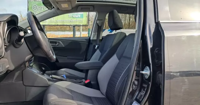 TOYOTA Auris 1.8 VVT-i Hybrid Automatik Executive