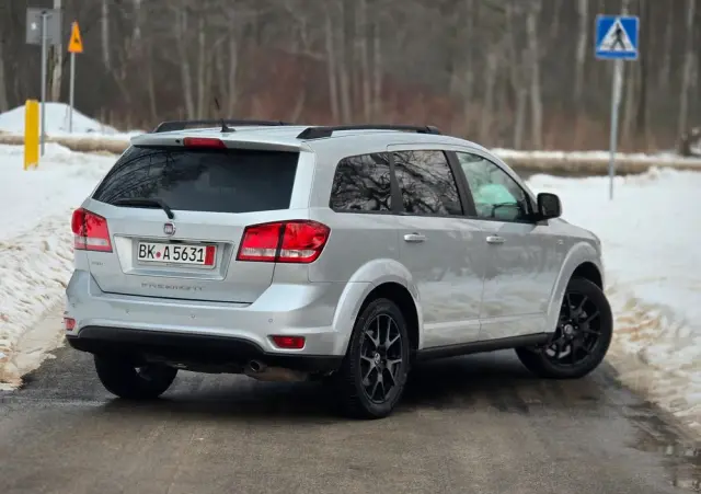 FIAT Freemont 2.0 Multijet 16V DPF Automatik Allrad Black Code