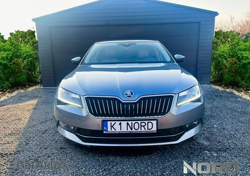 SKODA Superb 