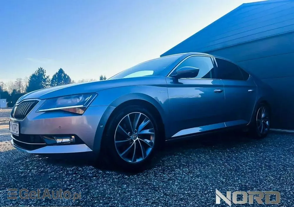 SKODA Superb 