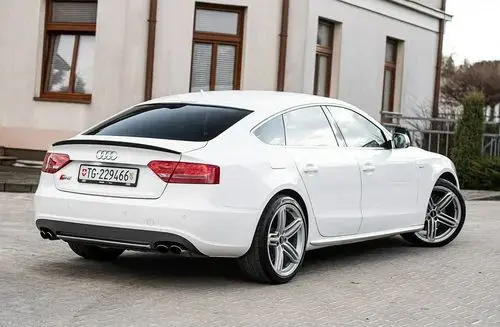 AUDI S5 