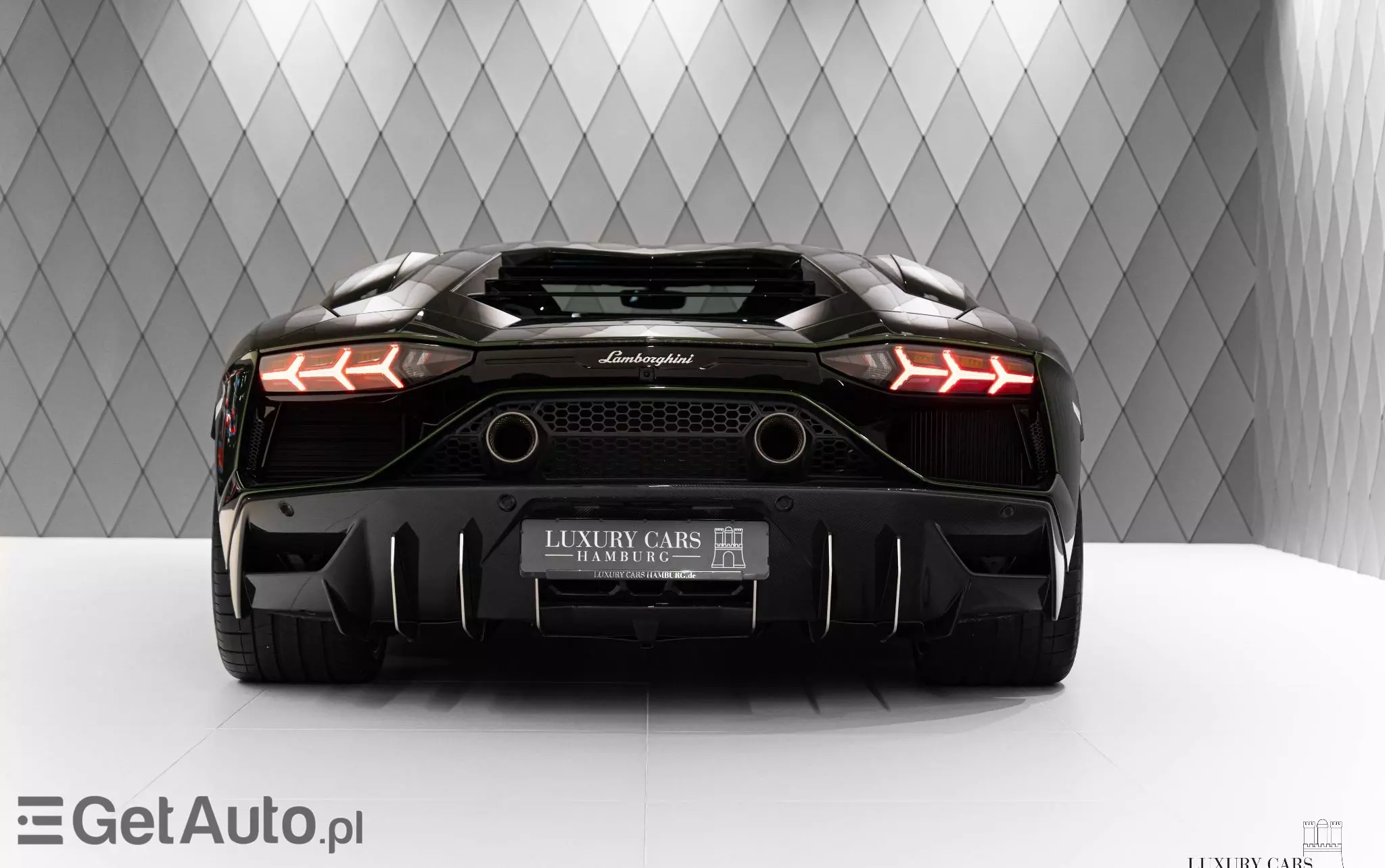 LAMBORGHINI Aventador 