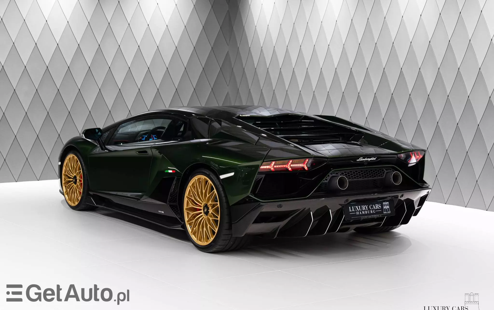 LAMBORGHINI Aventador 