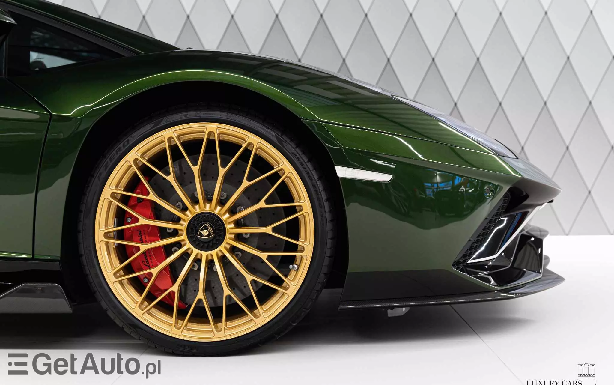 LAMBORGHINI Aventador 