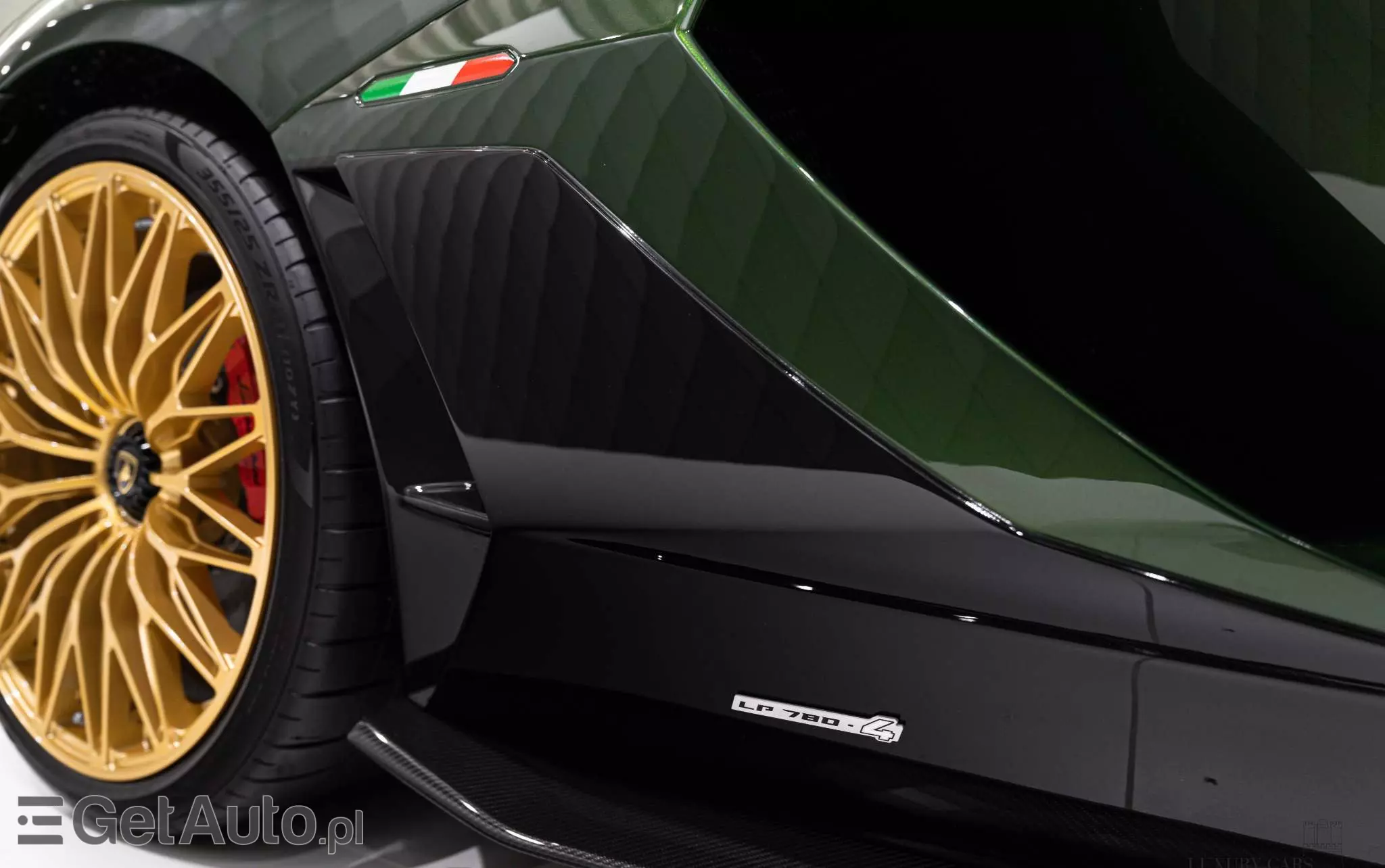 LAMBORGHINI Aventador 