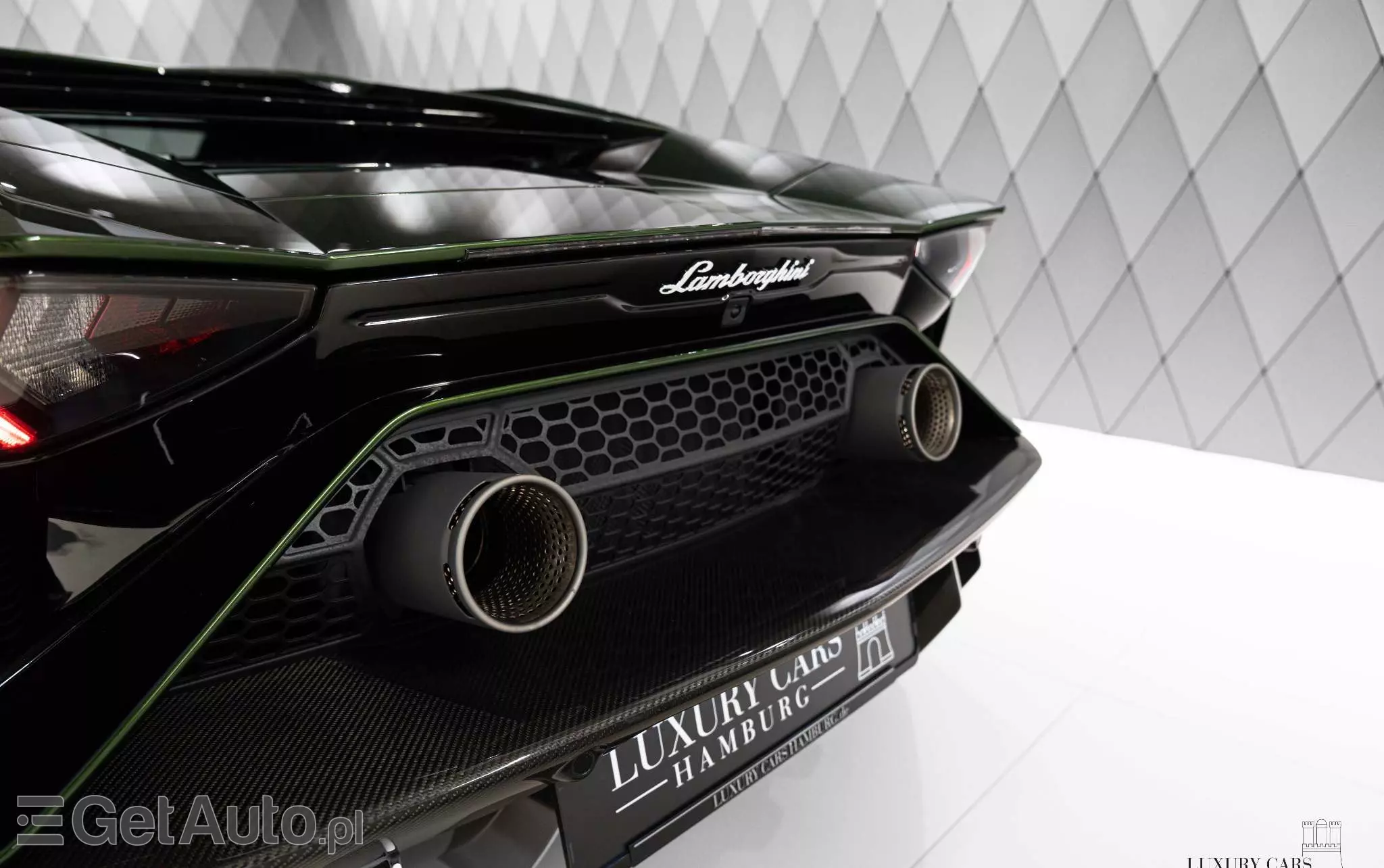 LAMBORGHINI Aventador 