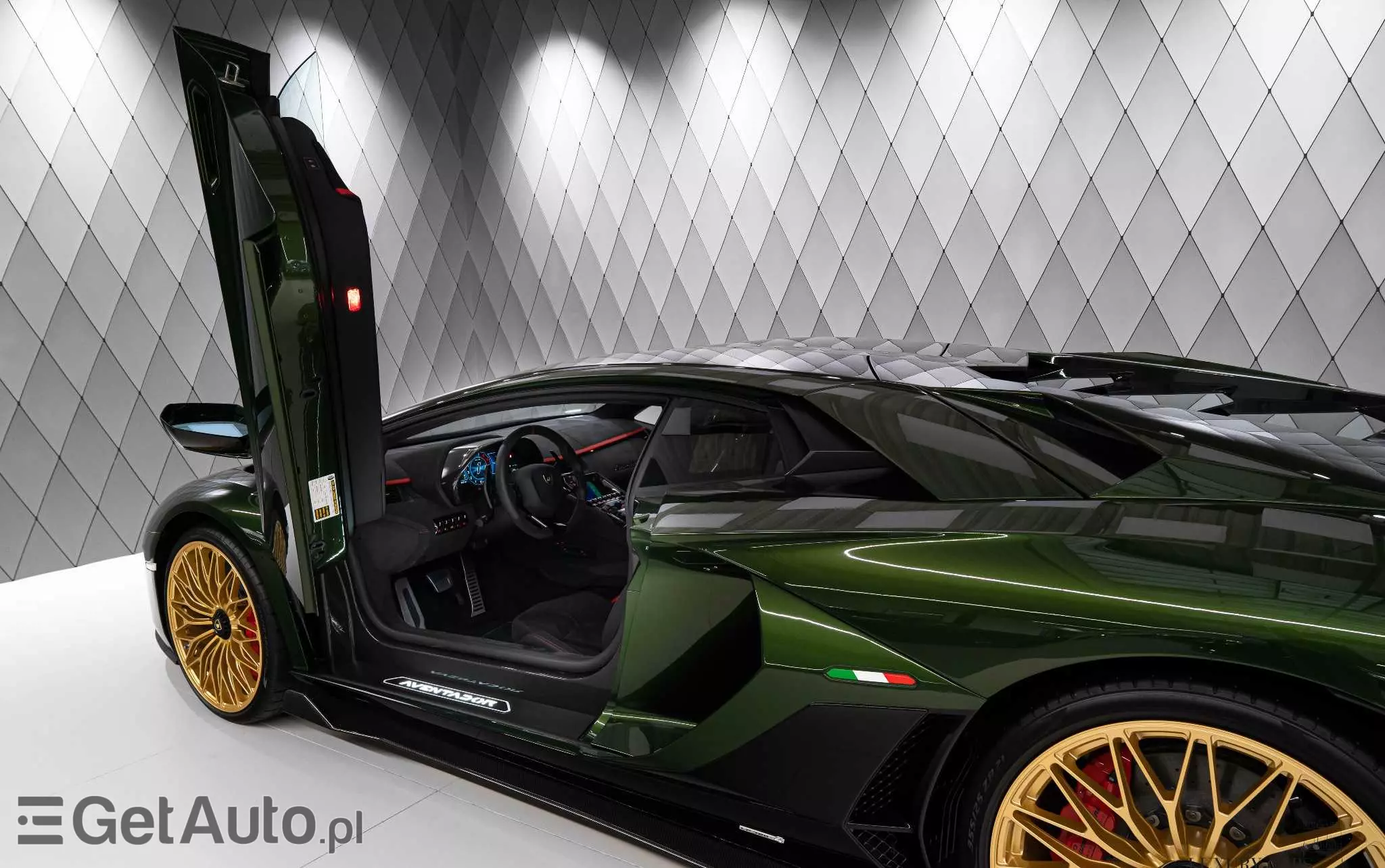 LAMBORGHINI Aventador 