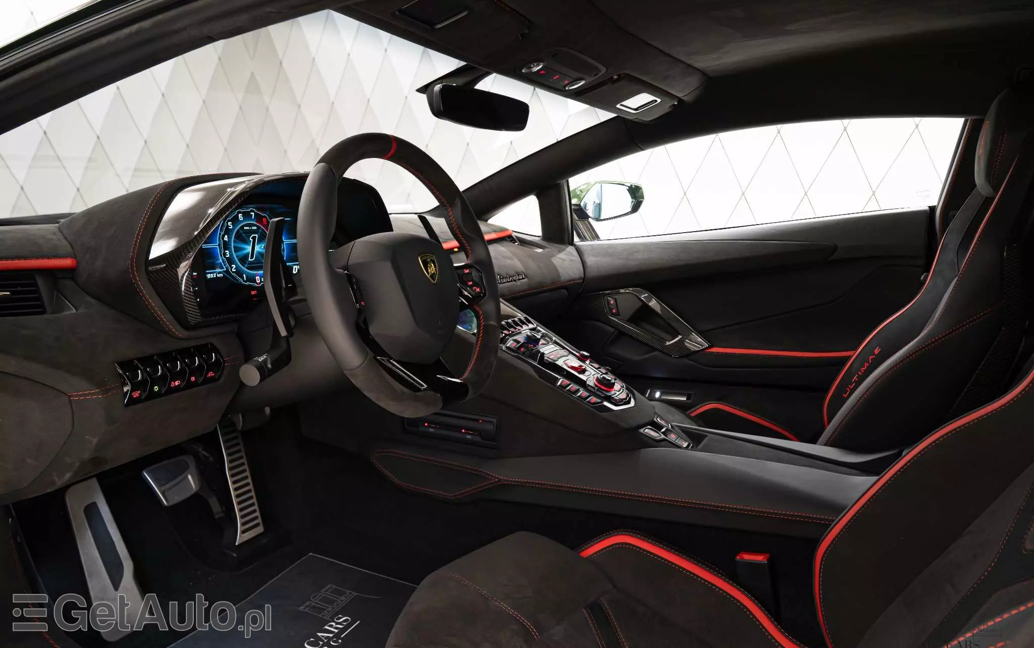 LAMBORGHINI Aventador 