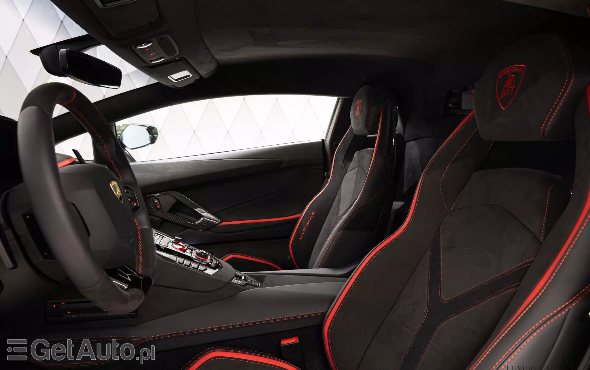 LAMBORGHINI Aventador 