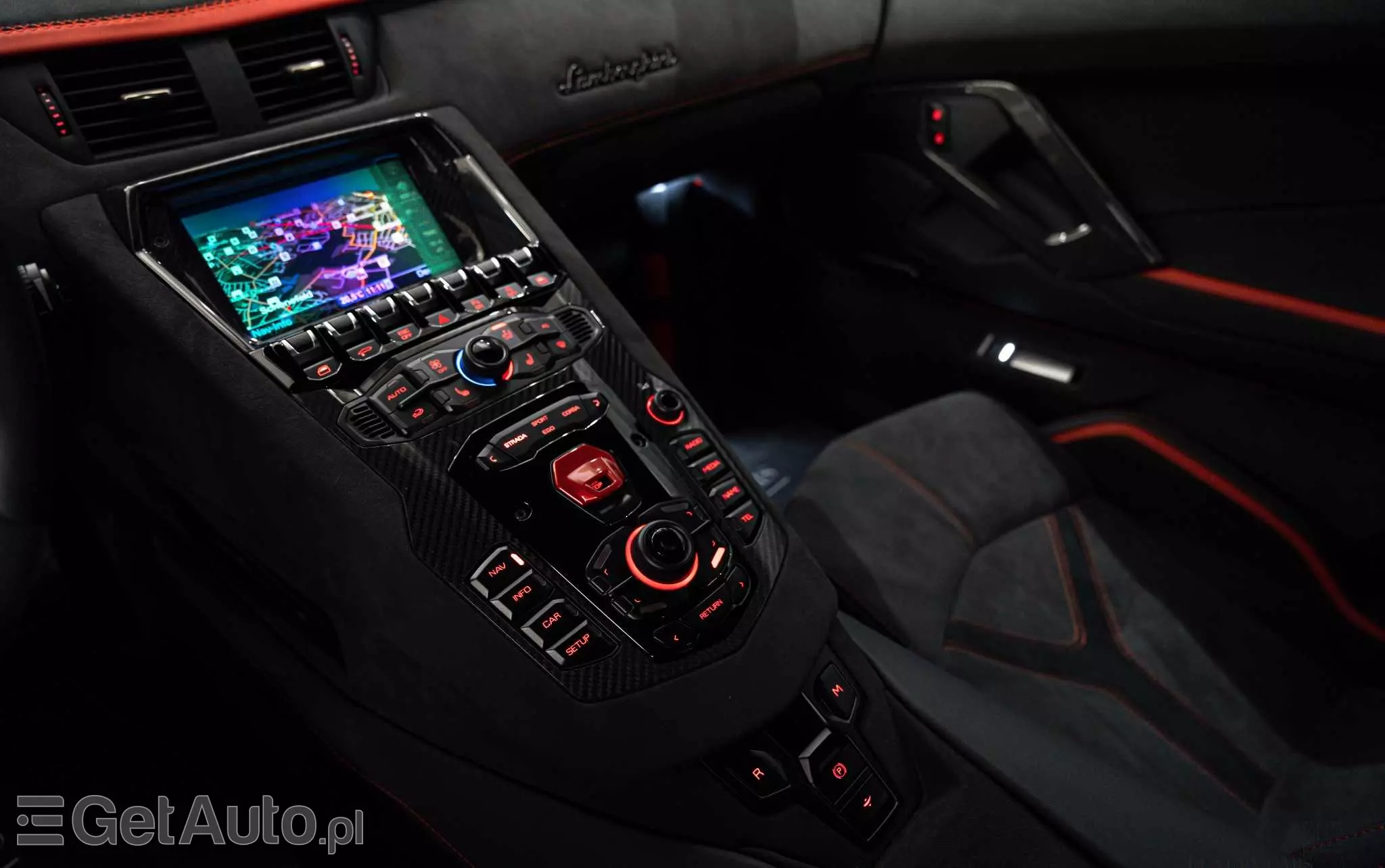 LAMBORGHINI Aventador 