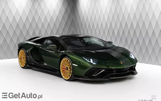 LAMBORGHINI Aventador 