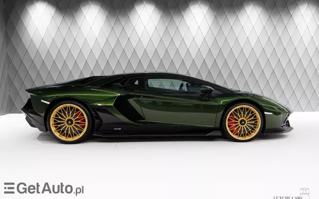 LAMBORGHINI Aventador 