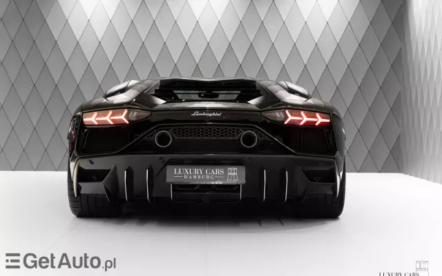 LAMBORGHINI Aventador 