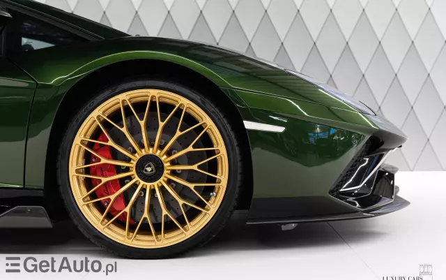 LAMBORGHINI Aventador 