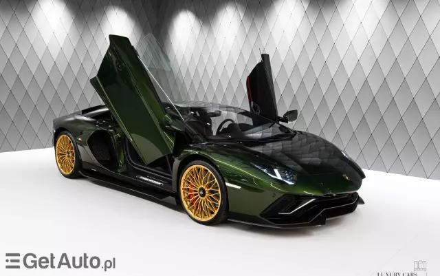 LAMBORGHINI Aventador 