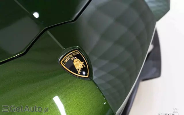 LAMBORGHINI Aventador 