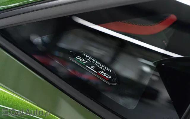 LAMBORGHINI Aventador 