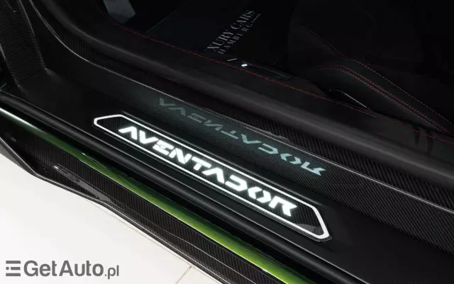 LAMBORGHINI Aventador 