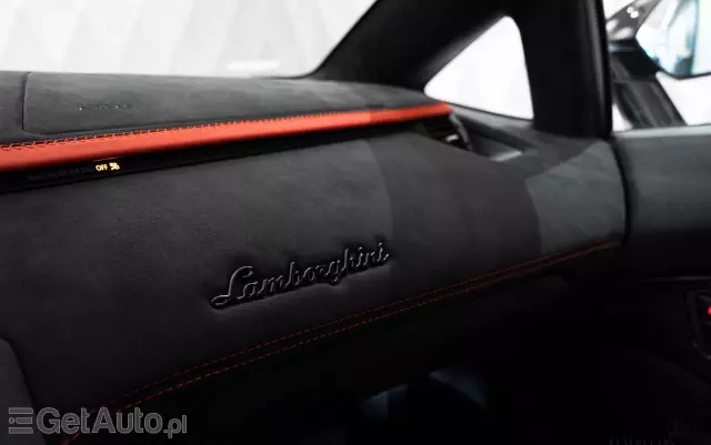 LAMBORGHINI Aventador 