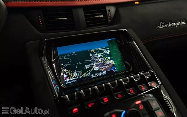 LAMBORGHINI Aventador 