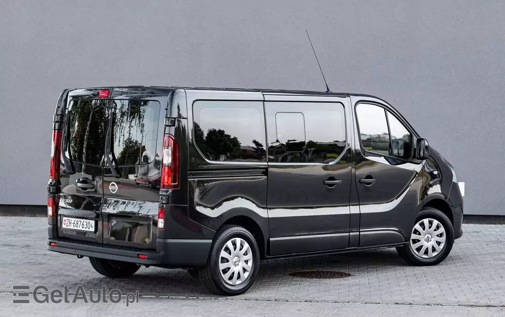 NISSAN NV300 