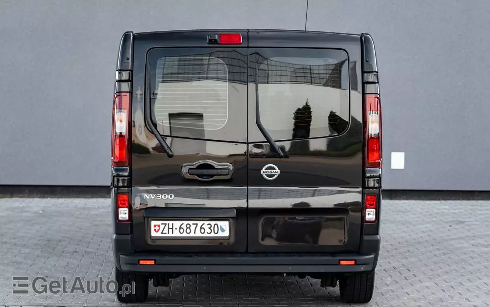NISSAN NV300 