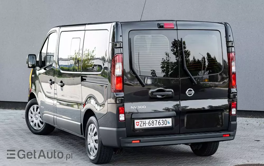 NISSAN NV300 