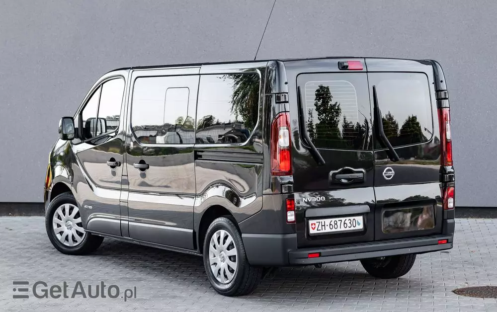 NISSAN NV300 