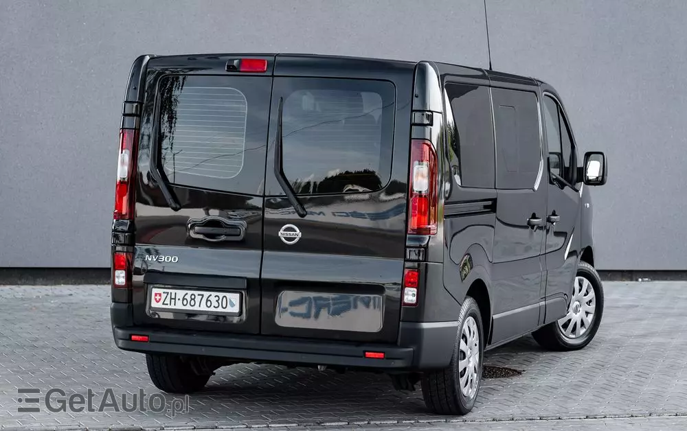 NISSAN NV300 