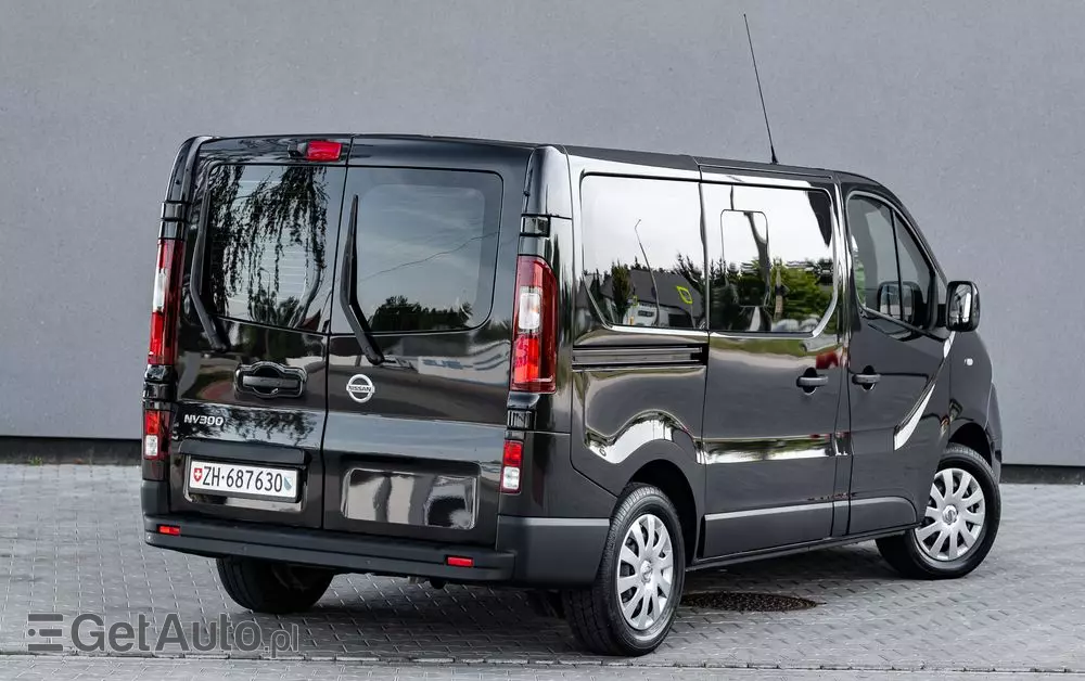 NISSAN NV300 