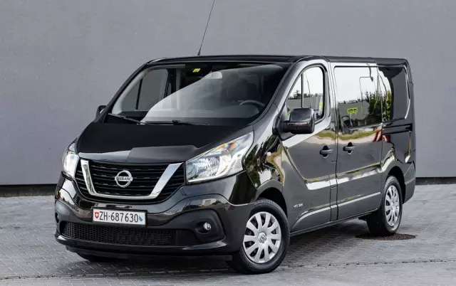 NISSAN NV300 