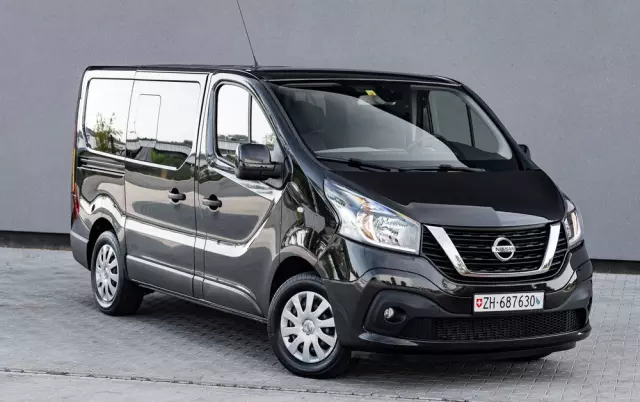 NISSAN NV300 