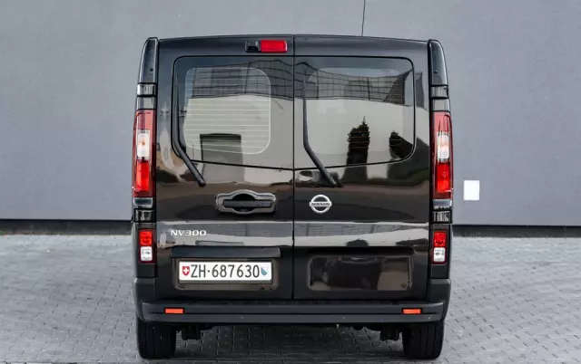 NISSAN NV300 