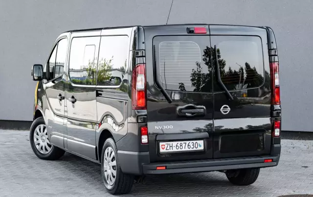 NISSAN NV300 