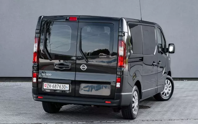 NISSAN NV300 