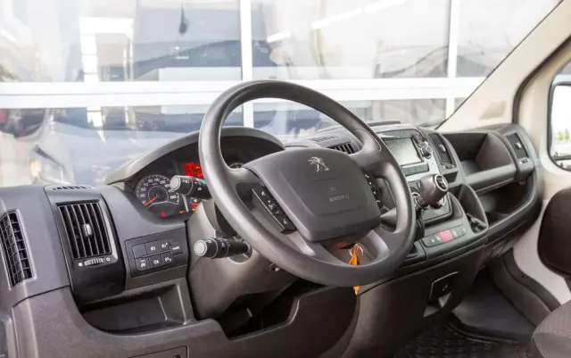 PEUGEOT Boxer L3H2 140KM Furgon 2.2 BlueHDI 